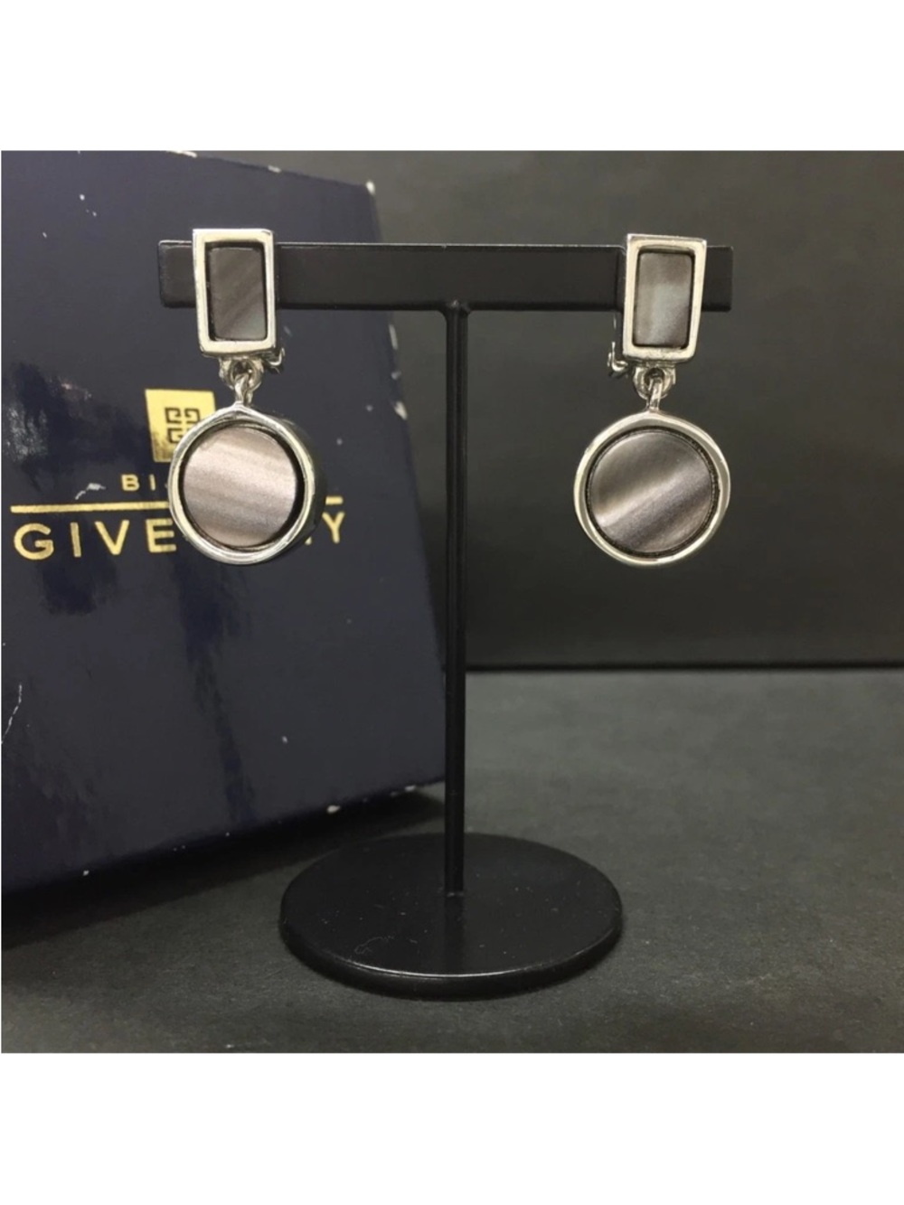 Givenchy Silver-Tone Gray Drop Earrings with box👝